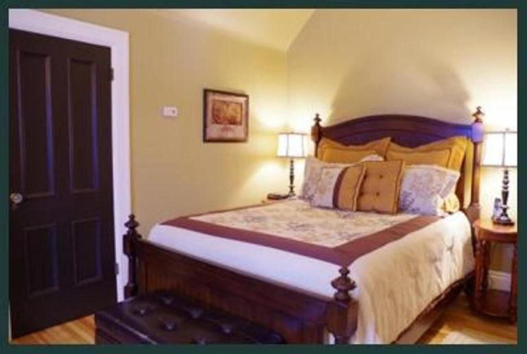 Quartermain House Bed & Breakfast Фредеріктон Номер фото