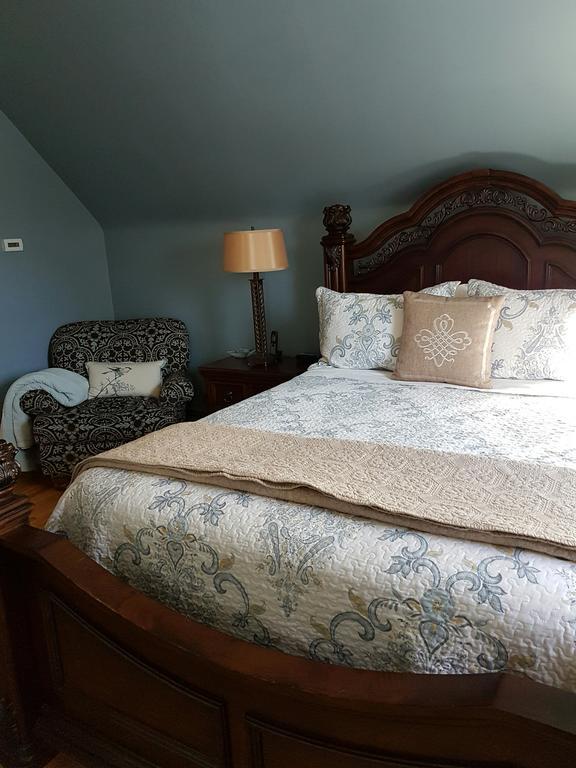 Quartermain House Bed & Breakfast Фредеріктон Екстер'єр фото